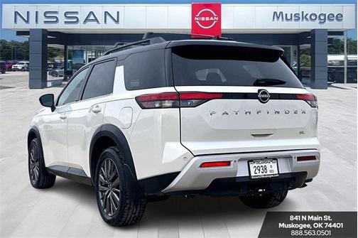 2024 Nissan Pathfinder SL FWD