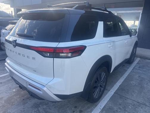2024 Nissan Pathfinder SL FWD