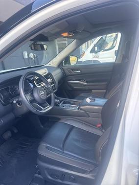 2024 Nissan Pathfinder SL FWD