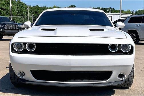 White Knuckle Clearcoat 2018 Dodge Challenger SXT