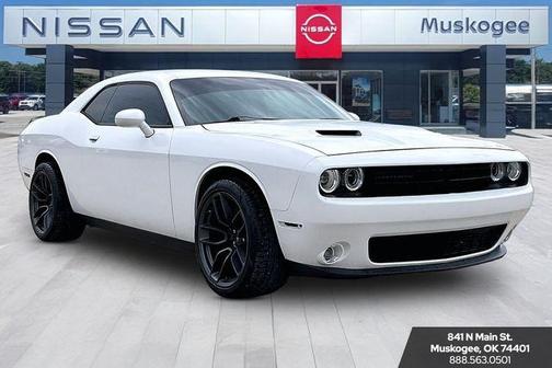 White Knuckle Clearcoat 2018 Dodge Challenger SXT