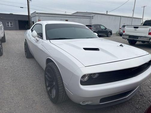 White Knuckle Clearcoat 2018 Dodge Challenger SXT