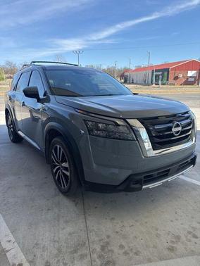 2025 Nissan Pathfinder Platinum 4WD