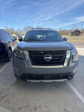 2025 Nissan Pathfinder Platinum 4WD
