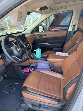 2025 Nissan Pathfinder Platinum 4WD