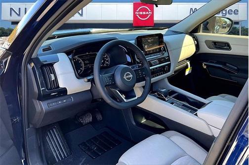 2025 Nissan Pathfinder SV FWD