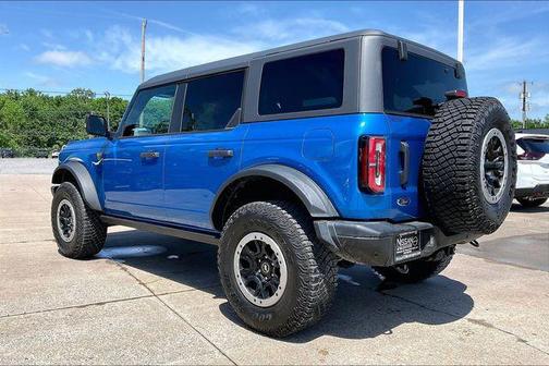 Blue Metallic 2022 Ford Bronco Badlands