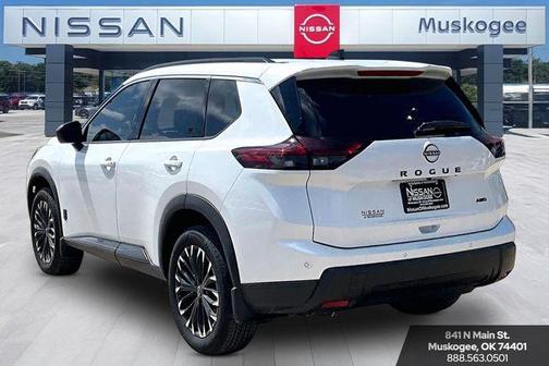 Everest White Pearl Tricoat 2026 Nissan Rogue Dark Armor
