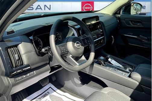 2025 Nissan Pathfinder SV FWD