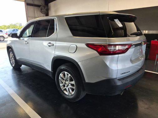 Silver Ice Metallic 2021 Chevrolet Traverse LS