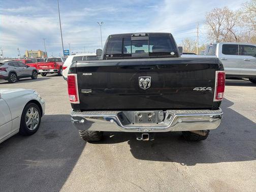 Brilliant Black Crystal Pearlcoat 2018 RAM 2500 Laramie