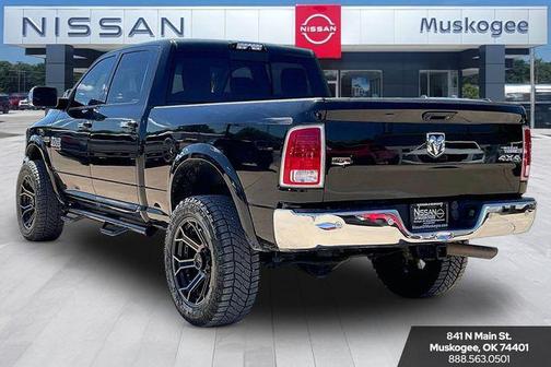 Brilliant Black Crystal Pearlcoat 2018 RAM 2500 Laramie Crew Cab 4x4 6'4' Box