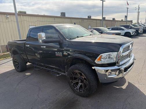 Brilliant Black Crystal Pearlcoat 2018 RAM 2500 Laramie