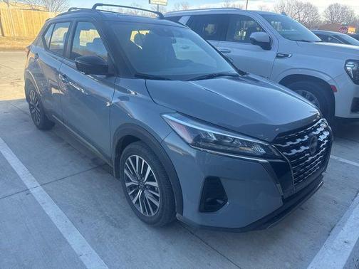2023 Nissan Kicks SR