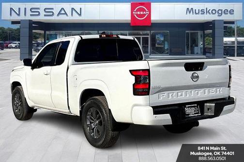 2025 Nissan Frontier SV
