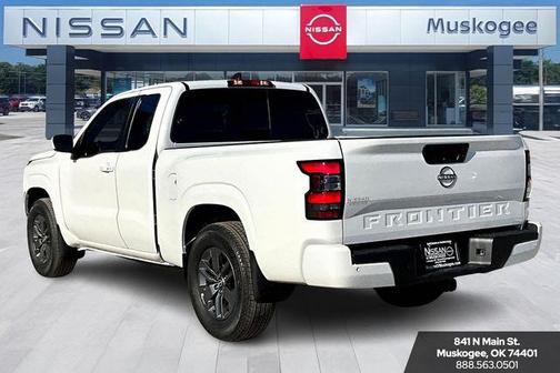 Glacier White 2025 Nissan Frontier SV