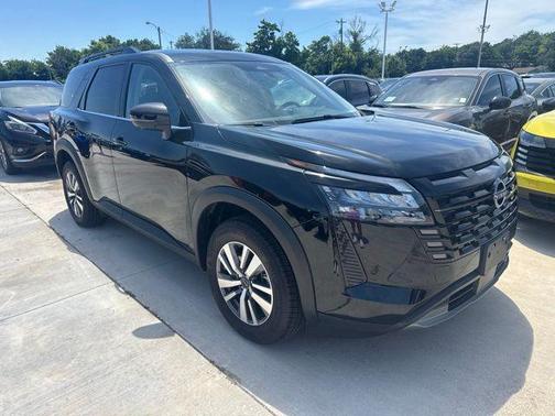 Super Black 2026 Nissan Pathfinder SL