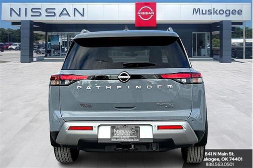 2025 Nissan Pathfinder Platinum 4WD