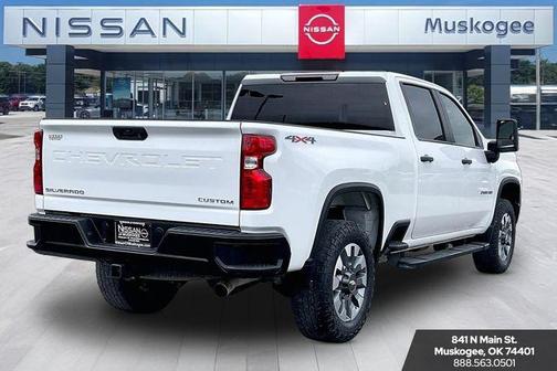 Summit White 2022 Chevrolet Silverado 2500 Custom