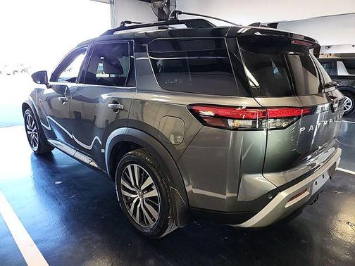 2022 Nissan Pathfinder Platinum 2WD