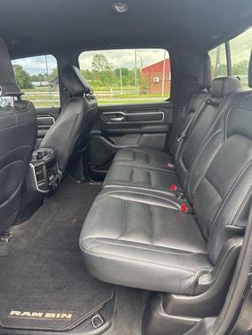 Diamond Black Crystal Pearlcoat 2021 RAM 1500 Big Horn/Lone Star