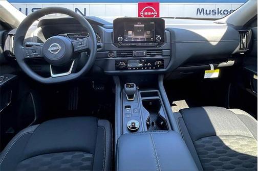 2025 Nissan Pathfinder S
