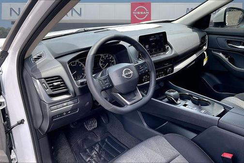 Everest White Pearl Tricoat 2026 Nissan Rogue SV