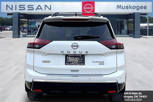 Everest White Pearl Tricoat 2026 Nissan Rogue Platinum
