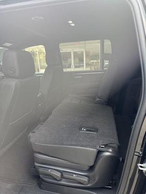 Black 2025 Chevrolet Suburban 4WD Z71
