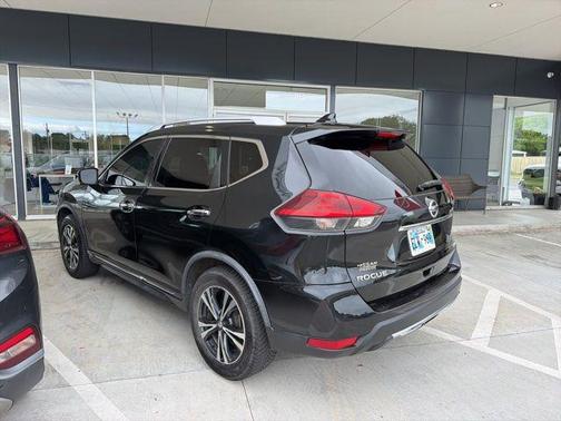 Magnetic Black 2018 Nissan Rogue SL