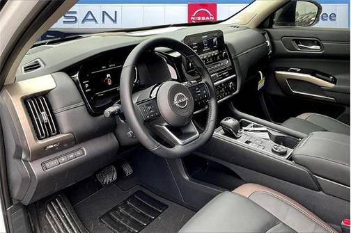 2025 Nissan Pathfinder Platinum 4WD