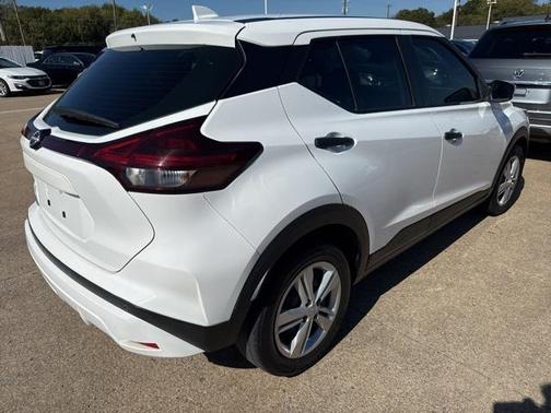 2022 Nissan Kicks S