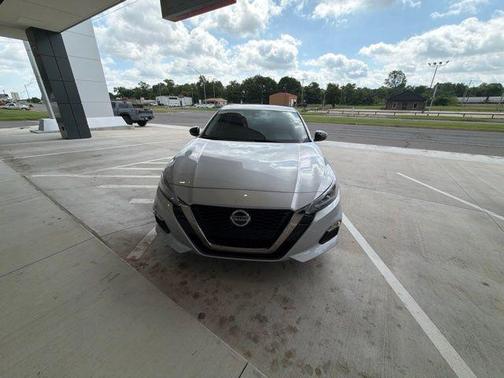 Brilliant Silver Metallic 2022 Nissan Altima SR FWD