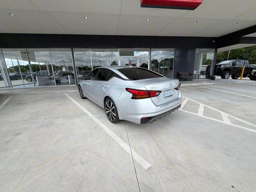 Brilliant Silver Metallic 2022 Nissan Altima SR FWD