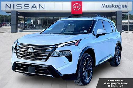 Everest White Pearl Tricoat 2026 Nissan Rogue Platinum