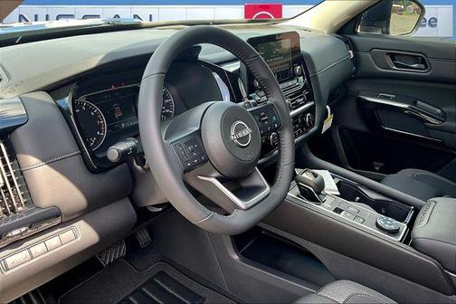 2025 Nissan Pathfinder SV 4WD