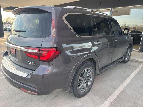 2022 INFINITI QX80 Luxe