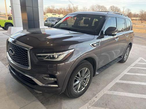2022 INFINITI QX80 Luxe