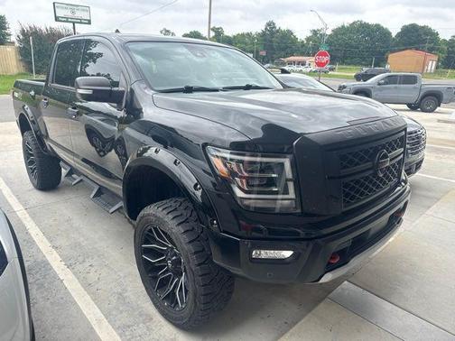 Super Black 2022 Nissan Titan PRO-4X