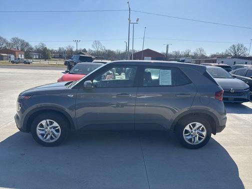 2022 Hyundai VENUE SE