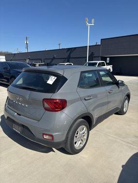 2022 Hyundai VENUE SE