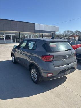2022 Hyundai VENUE SE