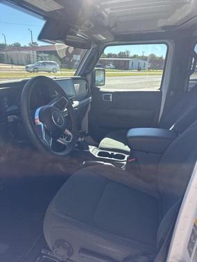 2024 Jeep Wrangler 4-Door Sahara 4x4