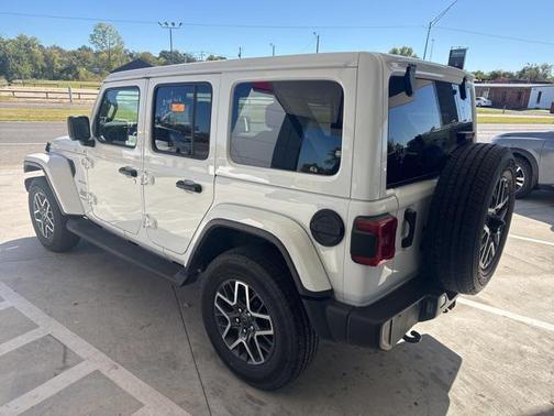 2024 Jeep Wrangler 4-Door Sahara 4x4