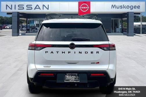 Everest White Pearl Tricoat 2026 Nissan Pathfinder Rock Creek