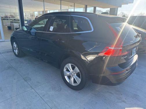 2022 Volvo XC60 B5 Momentum