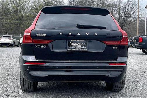 2022 Volvo XC60 B5 Momentum