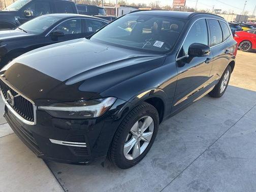 2022 Volvo XC60 B5 Momentum