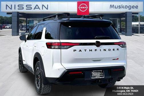 Everest White Pearl/Black 2026 Nissan Pathfinder Rock Creek