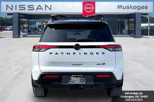 Everest White Pearl/Black 2026 Nissan Pathfinder Rock Creek